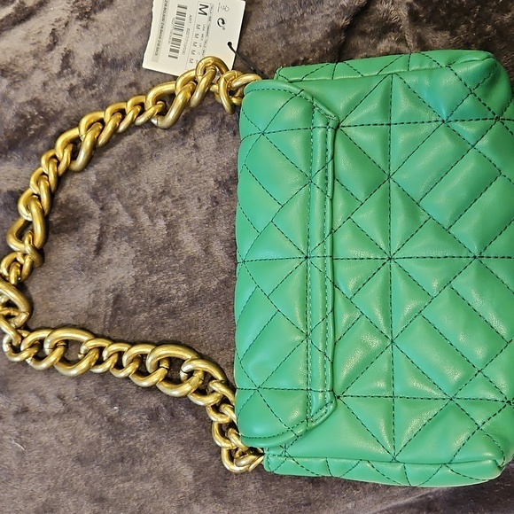 NWT Zara Medium Bag 9.5 x Sz 6.5 inches with gold Chain handle - Picture 2 of 5